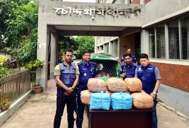 কুমিল্লায় ৫০ কেজি গাঁজা সহ ০১টি সিএনজি উদ্ধার